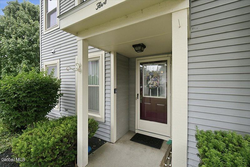 2nd image of 5 Minuteman Court