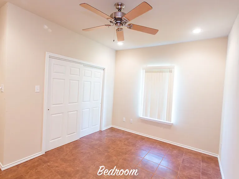 2400 Bryan St — Photo 16