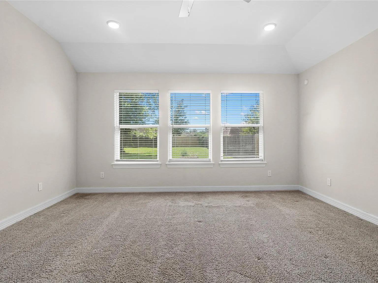 3 bed, 2.0 bath, 1623 sqft, $1,995 — Photo 4