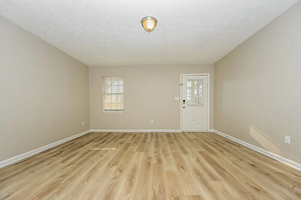 3 bed, 2.0 bath, 1423 sqft, $1,605 — Photo 4