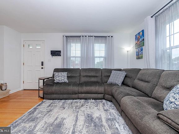3rd image of 104 Sipple Ave