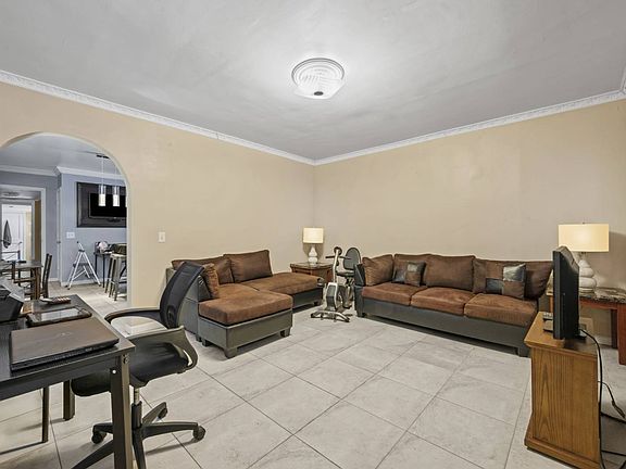 3rd image of 1509 Locust St