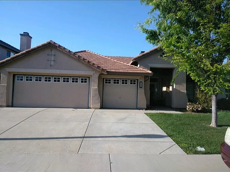 1245 Hillwood Loop — Photo 1