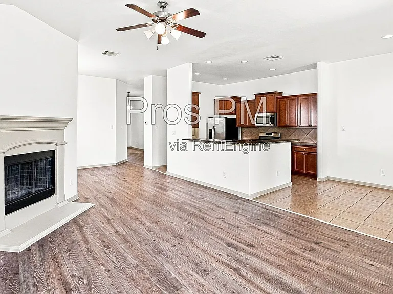 18843 Cove Pointe Dr — Photo 5