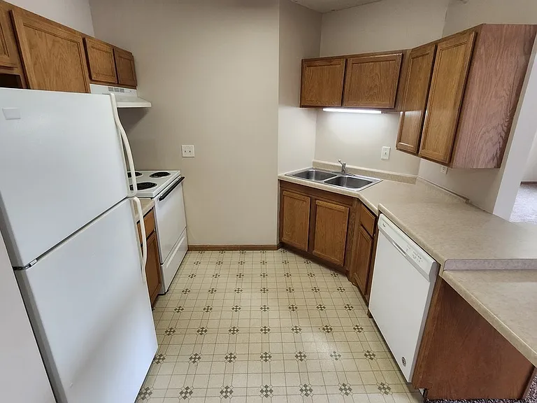 847 Driftwood Dr #2 — Photo 3