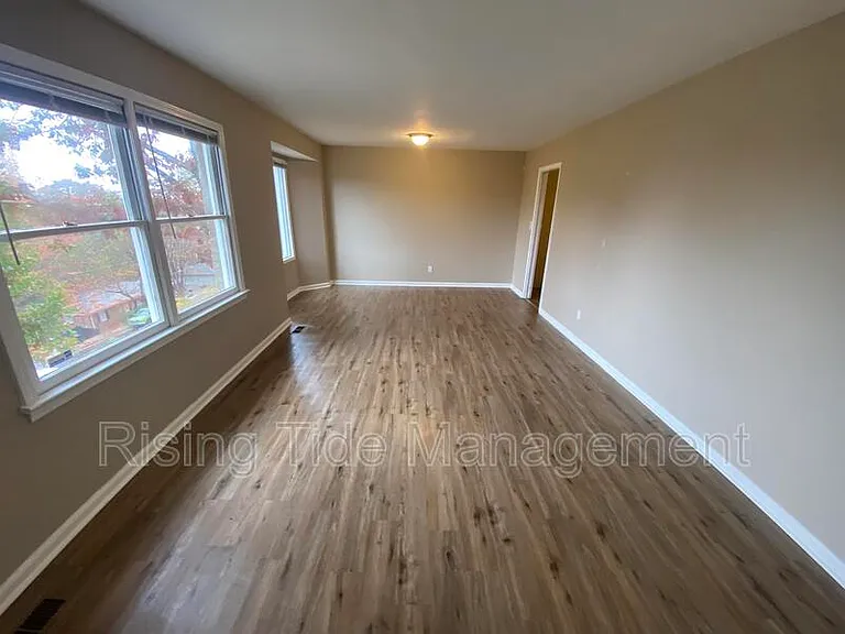 405 Lance Ln — Photo 3