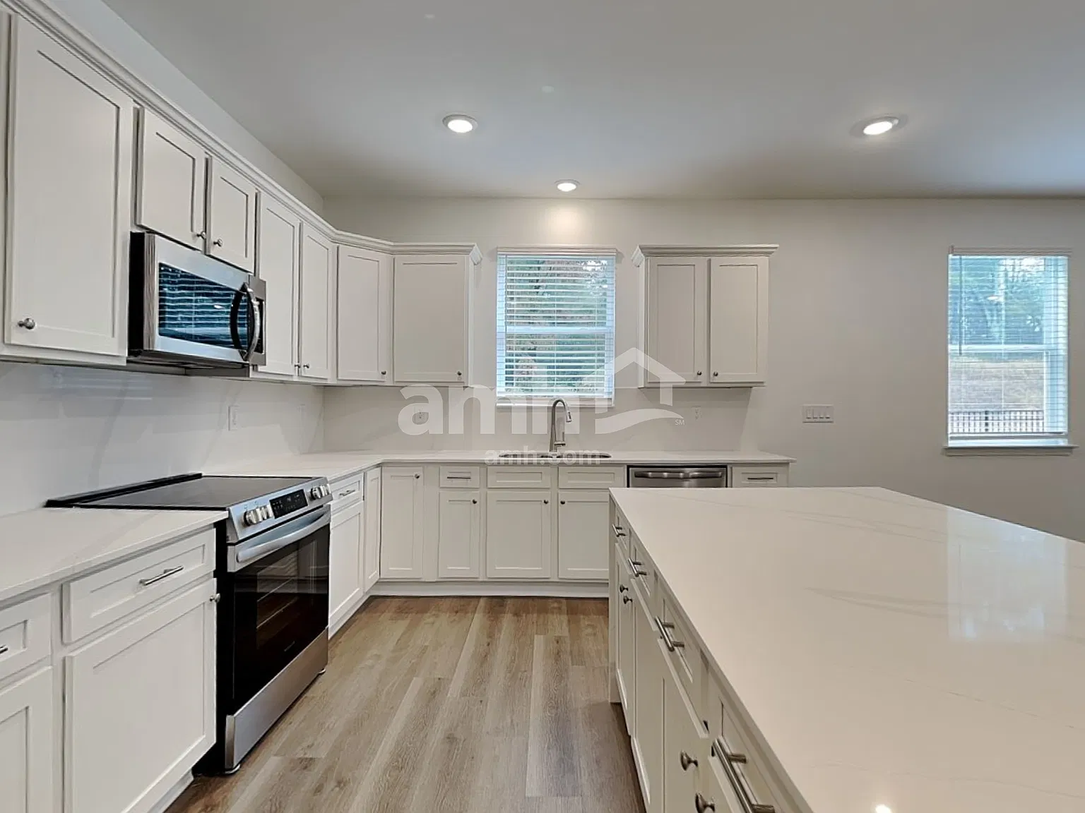 4 bed, 2.5 bath, 2481 sqft, $2,645 — Photo 4