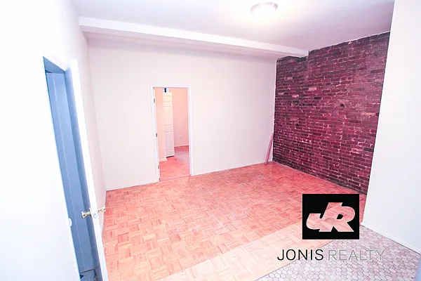 Rented by Jonis Realty | media 2