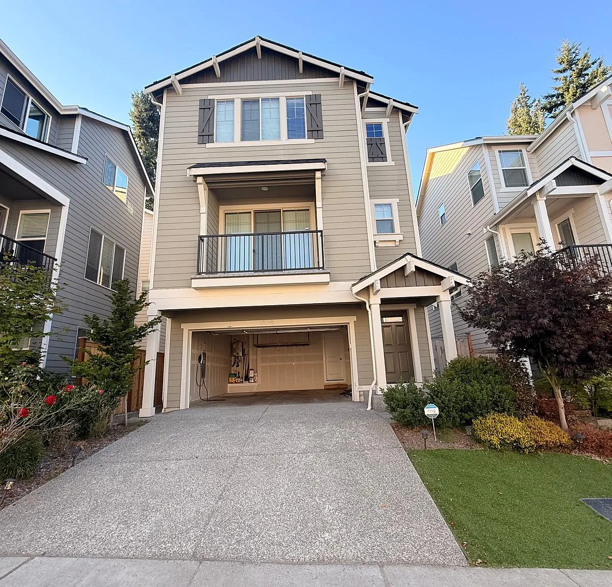 4 bed, 3.5 bath, 2431 sqft, $3,600 — Photo 1