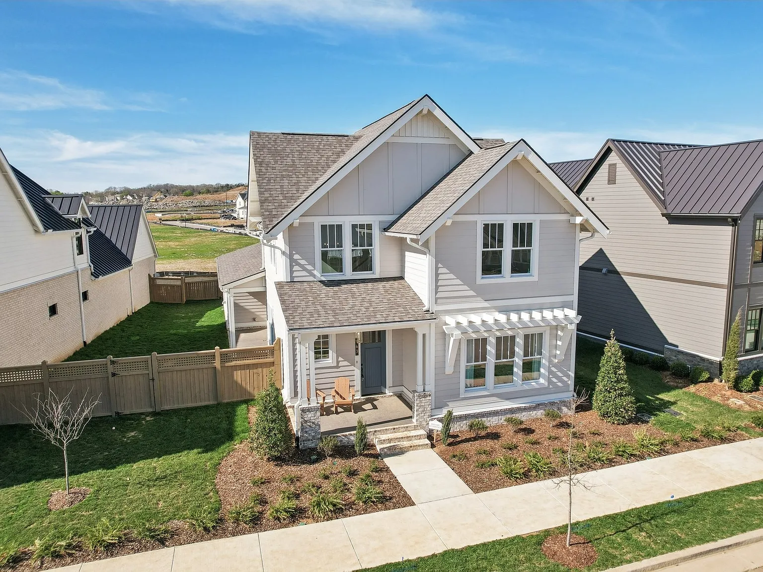 5 bed, 4.0 bath, 3253 sqft, $5,500 — Photo 3