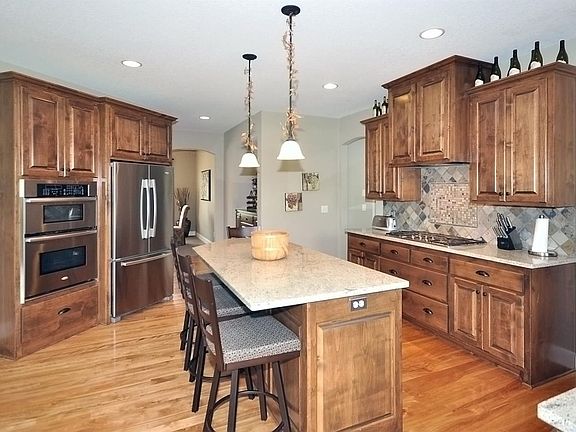 Center island hardwood floor eat-in kitchen