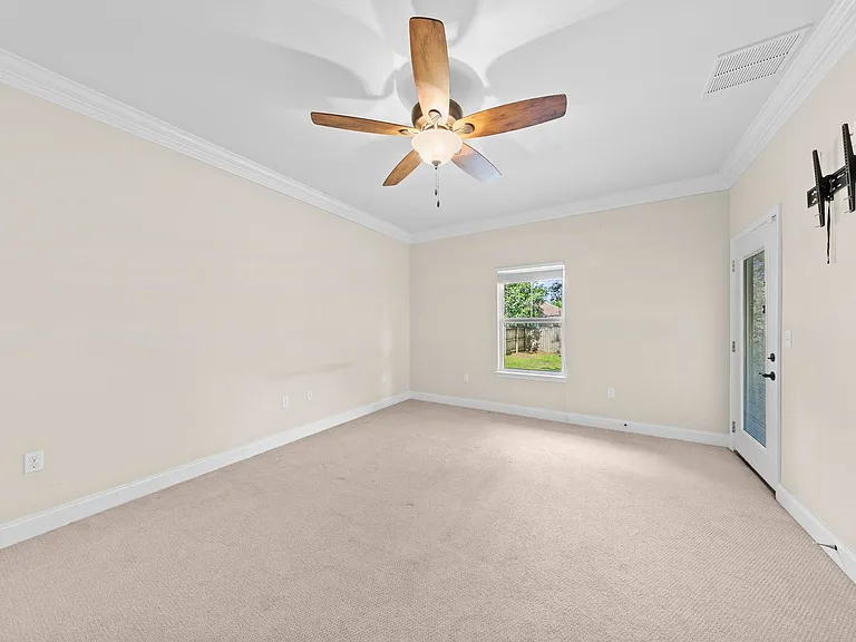 302 Palm Blvd N — Photo 21
