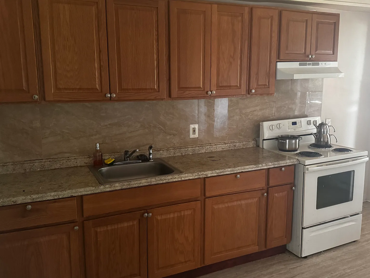 3 bed, 1300 sqft, $1,700 — Photo 3