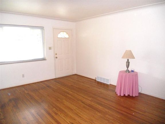 3rd image of 898 E Columbia Ave