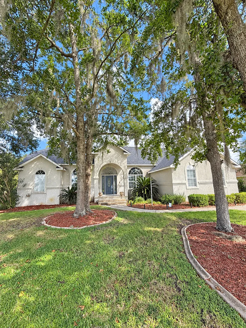 Spacious 4-Bedroom Home with In-Ground Pool! — Photo 1