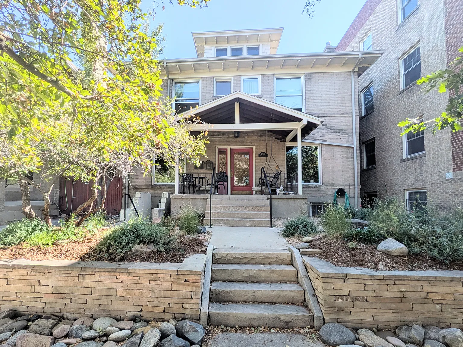 1240 N Pearl St — Photo 1