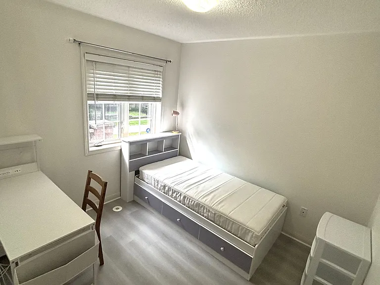 764 Neighbourhood Cir #4 — Photo 8