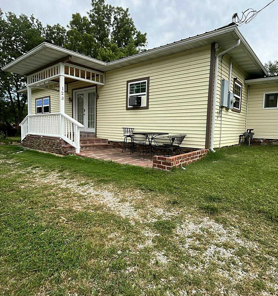 3 bed, 1075 sqft, $1,200 — Photo 1