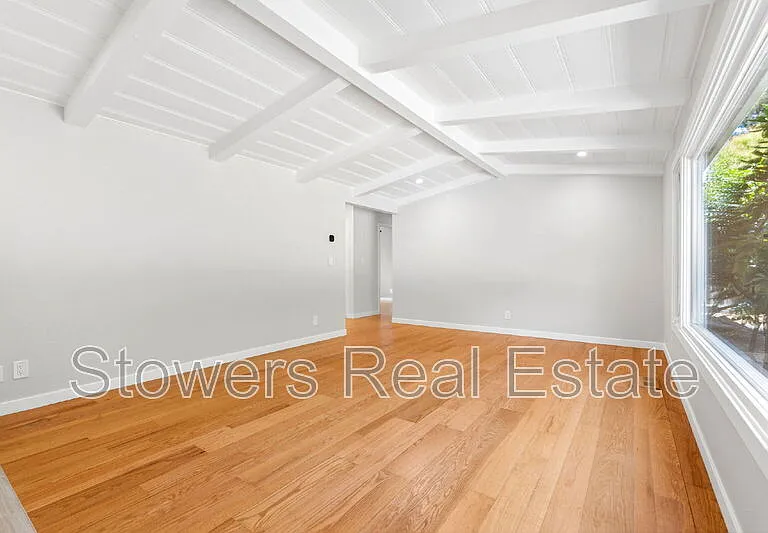 1099 Larch Ave — Photo 15