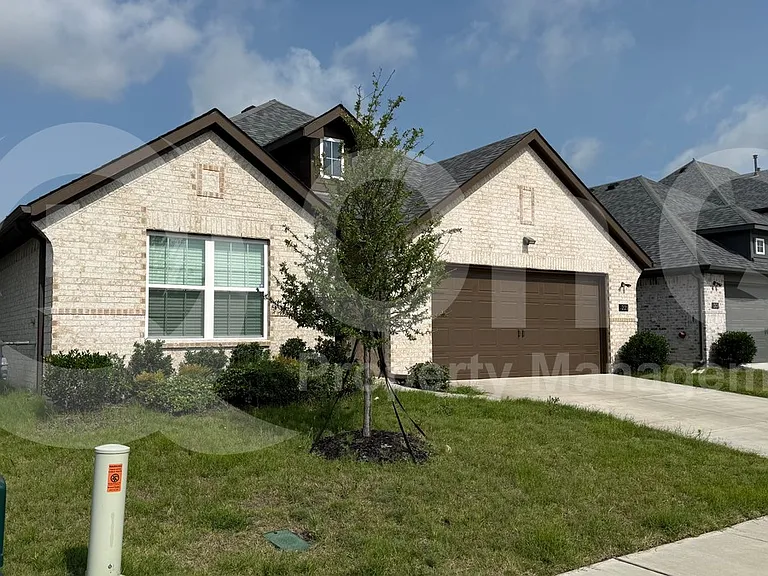 221 Santa Lucia Dr — Photo 2