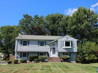 43 Van Dyke Rd, Waldwick, NJ 07463
