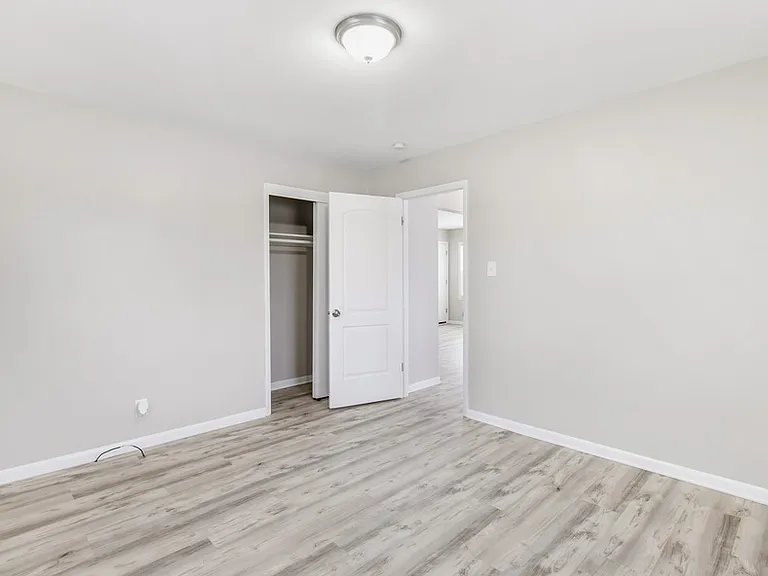 147 S Grand Ave #2 — Photo 10