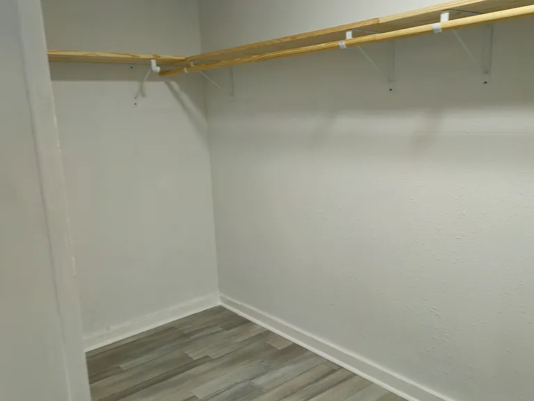 2846 Metropolitan Ave — Photo 5
