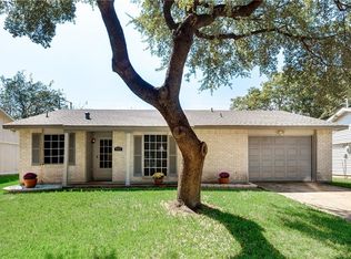 433 S Holiday Dr, Grand Prairie, TX 75052