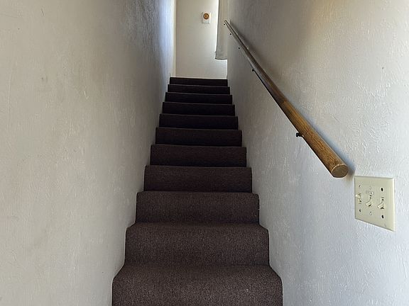 5th image of 1301 Wales Dr APT D