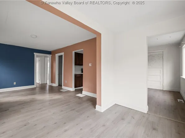 1313 1/2 Camden Dr, Charleston, WV 25302