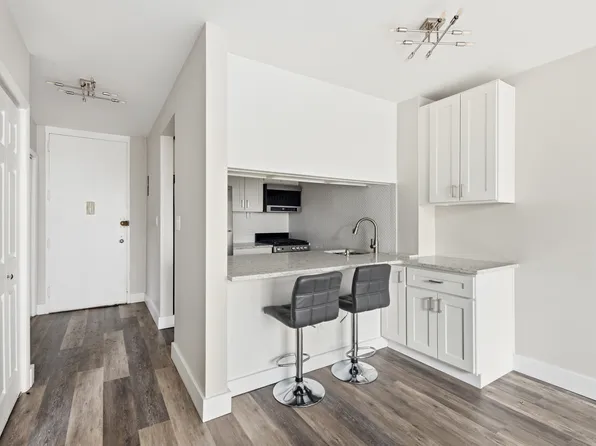 300 Albany St APT 4E, New York, NY 10280