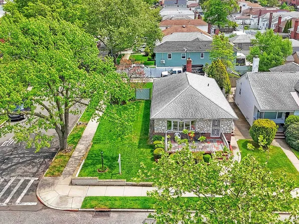 2429 Murray St, Whitestone, NY 11357