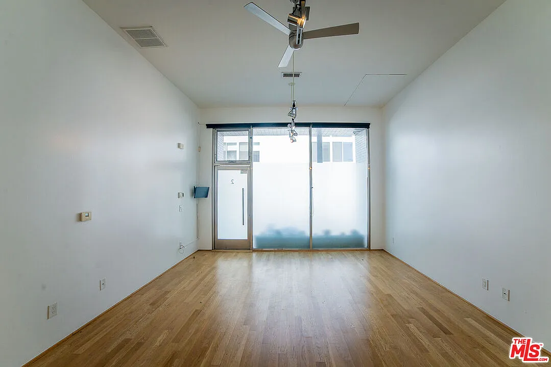 Photo 2 of 18 - 8 Brooks Ave #3 - Venice, CA Building Photo - 8 Brooks Ave #3