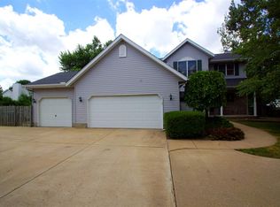 6128 N Pine St, Davenport, IA 52806