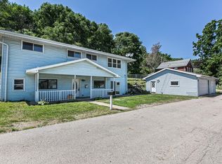 1285 High Bluff St, Dubuque, IA 52001