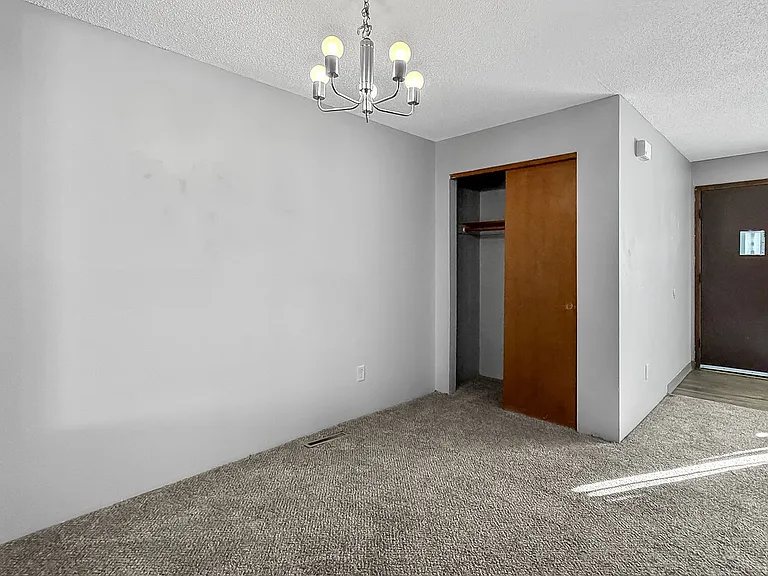 Find Your Perfect Fit at East Park Apartments! — Photo 11