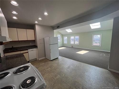 3rd image of 558 Connecticut Ave #4