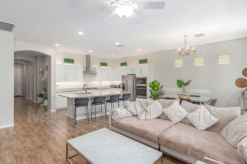 3 bed, 2.5 bath, 1737 sqft, $2,810 — Photo 4