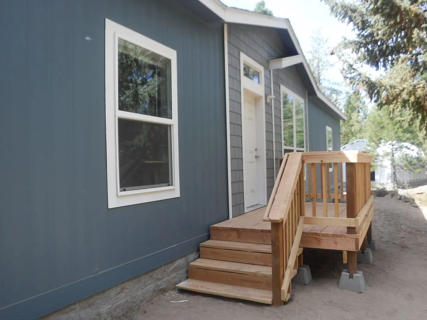 Updated 3 Bed/2 Bath Home in Romaine Village with Garage — Photo 2