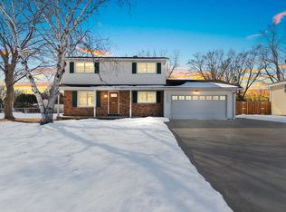 2357 S Serenade Ln, Green Bay, WI 54301