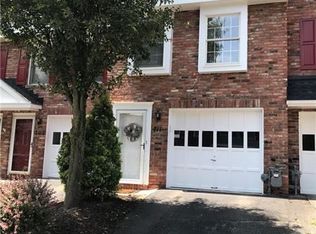 711 Timberidge Dr, Bethel Park, PA
