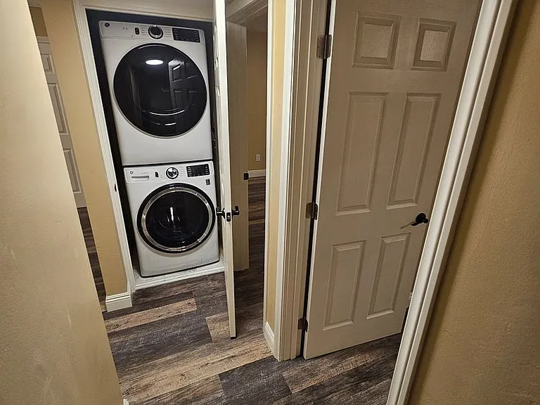 1403 Hermes Ave #C — Photo 24
