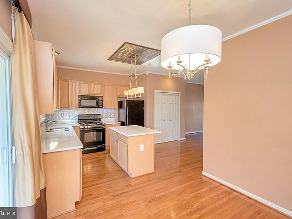 5th image of 105 Clearwater Ct