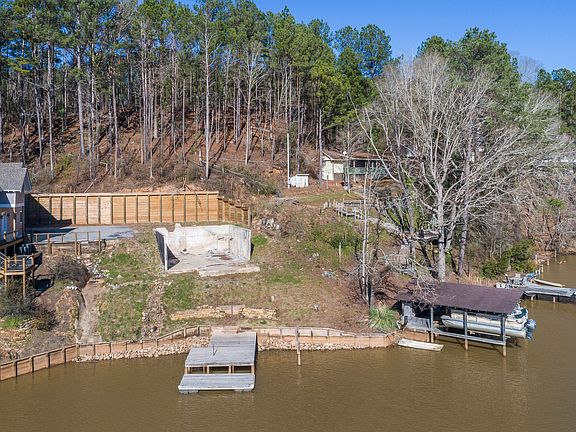 3rd image of 1135 Lakeview Dr