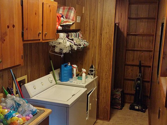 LAUNDRY/MUD ROOM