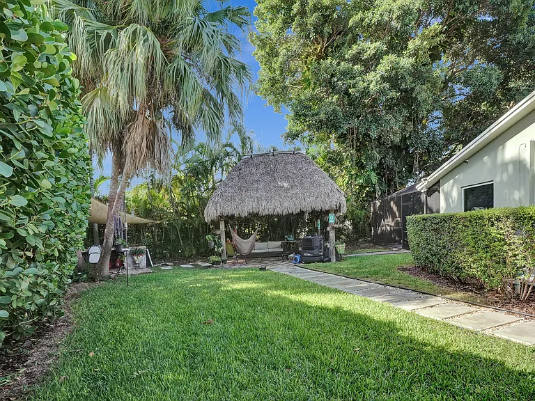 9025 SW 186th Ter — Photo 37