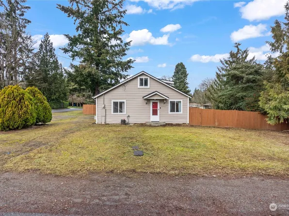 10617 8th St E, Edgewood, WA 98372