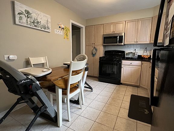 4th image of 1265 Ferndale Ave
