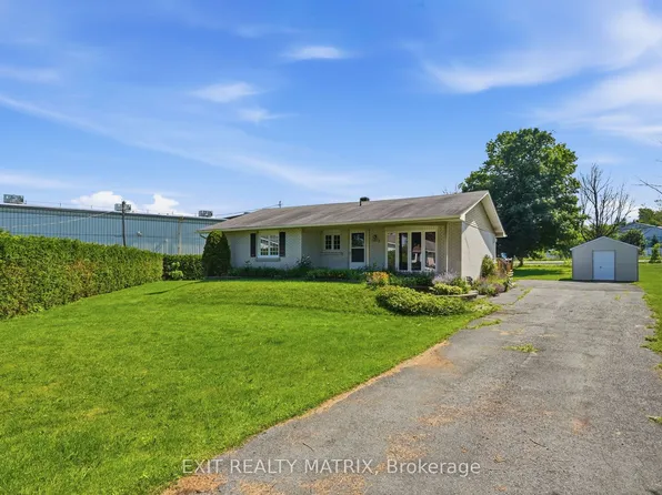 3 Hillview Cir, Champlain, ON K0B 1R0