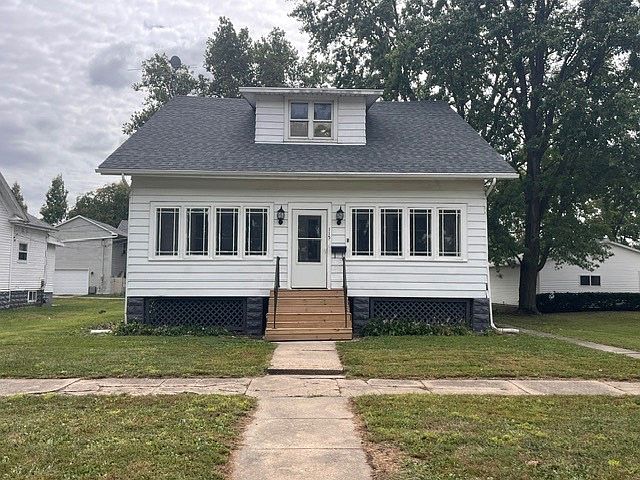 1st image of 115 E Logan St